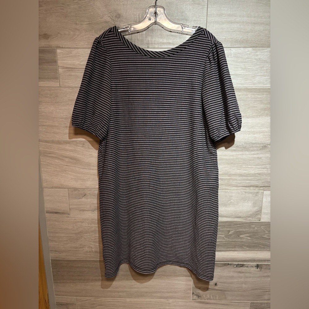 3/$30 Reitmans striped short sleeve shift dress - size Large